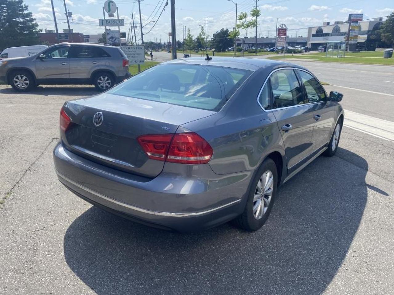 2014 Volkswagen Passat *CLEAN CARFAX* TDI TRENDLINE - Photo #3