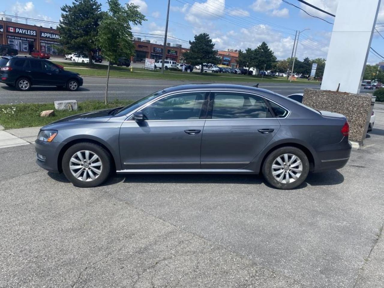 2014 Volkswagen Passat *CLEAN CARFAX* TDI TRENDLINE - Photo #4