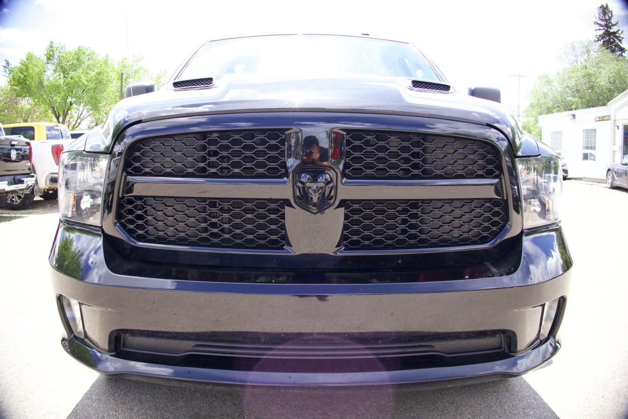 2022 RAM 1500 Classic EXPRESS - Photo #2