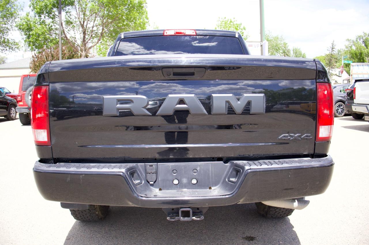 2022 RAM 1500 Classic EXPRESS - Photo #3