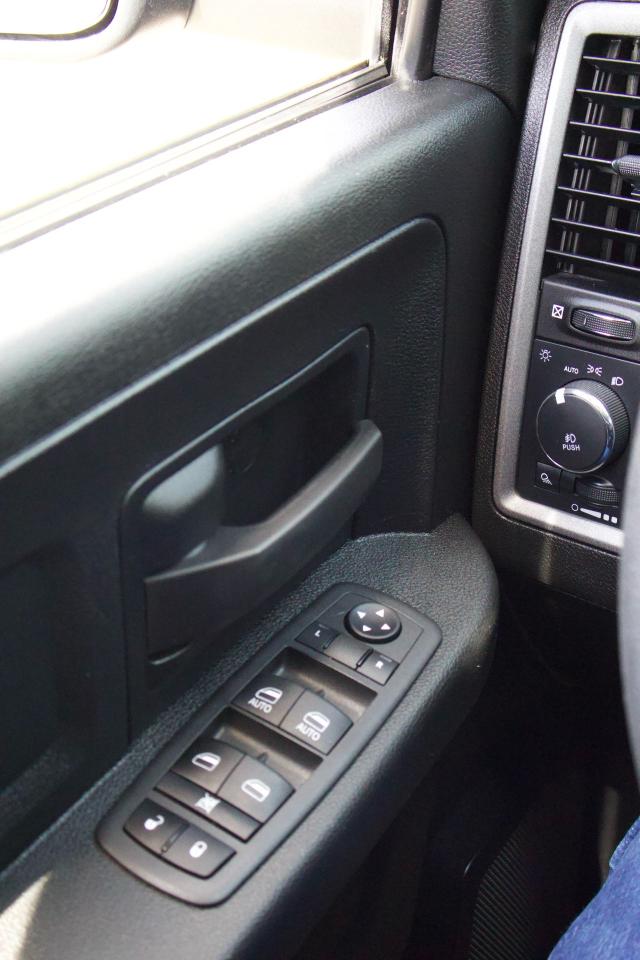 2022 RAM 1500 Classic EXPRESS - Photo #12