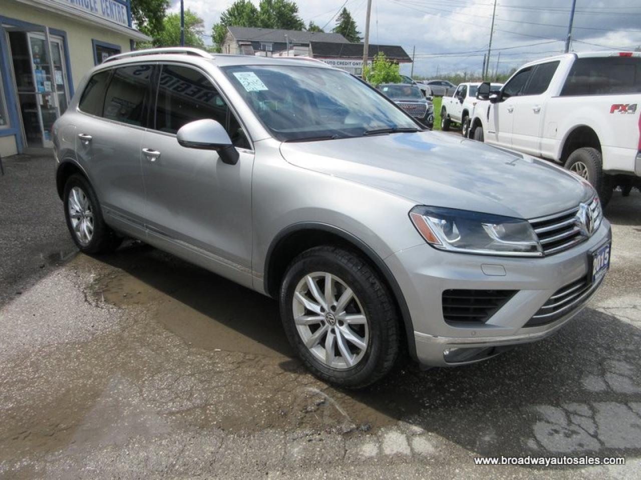2015 Volkswagen Touareg ALL-WHEEL DRIVE LUX-MODEL 5 PASSENGER 3.6L - V6.. NAVIGATION.. LEATHER.. HEATED SEATS & WHEEL.. PANORAMIC SUNROOF.. POWER TAILGATE.. Photo4