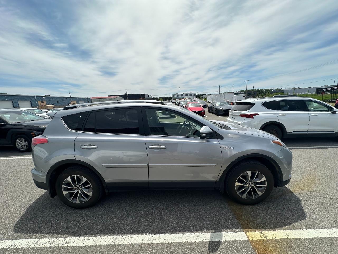 2017 Toyota RAV4 LE+ Photo3