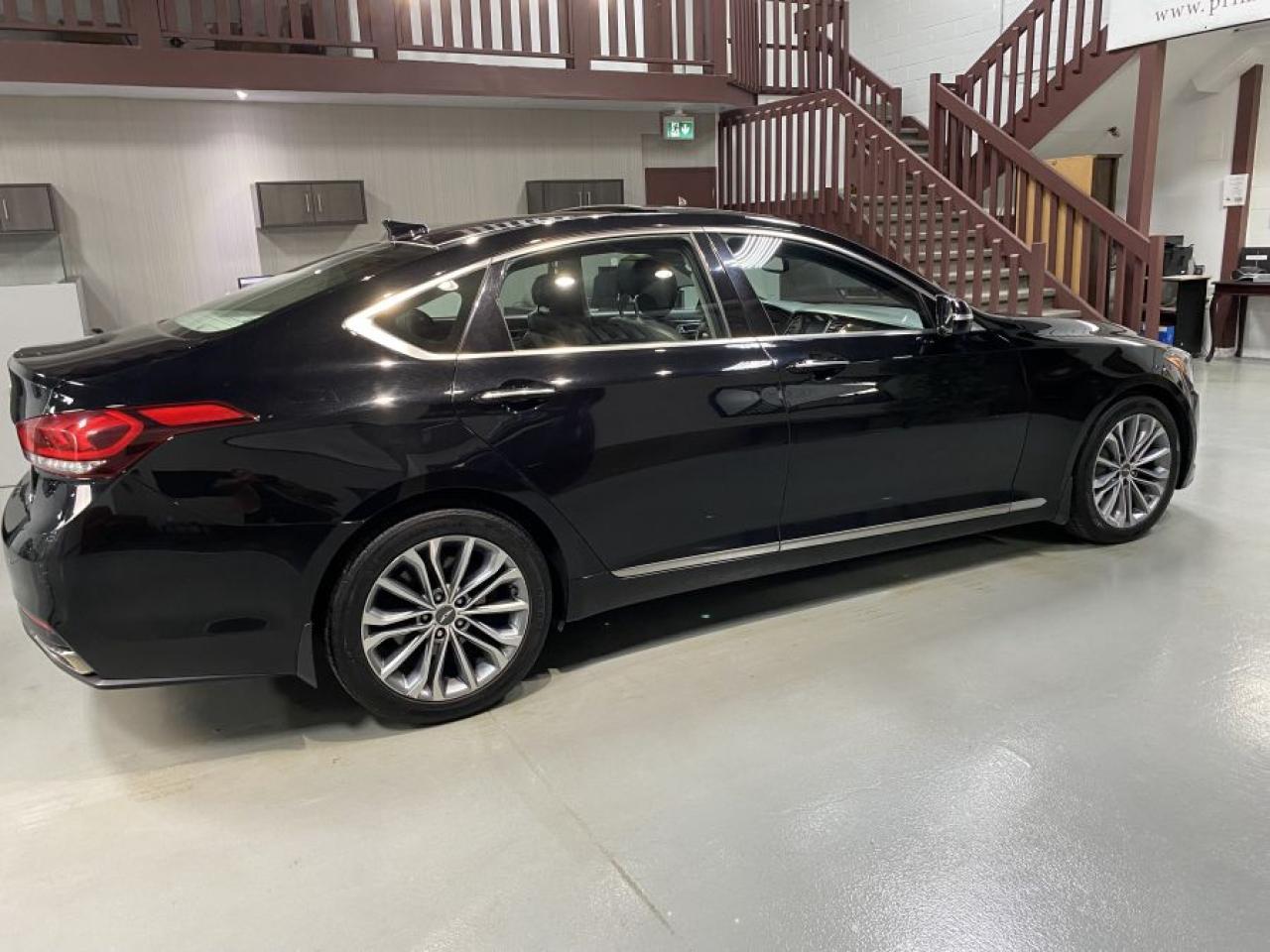 2016 Hyundai Genesis PREMIUM AWD Photo6