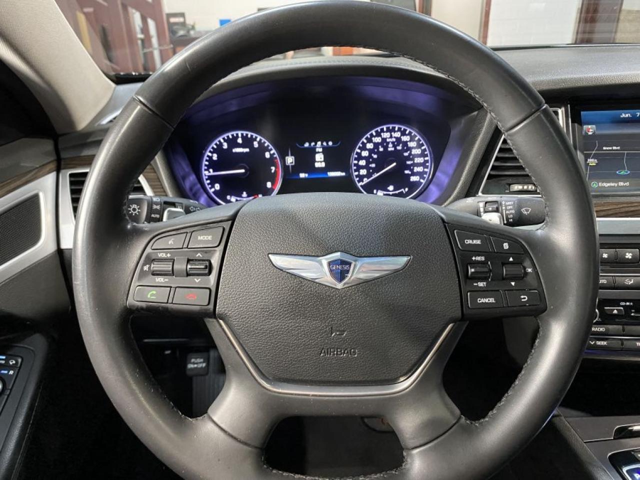 2016 Hyundai Genesis PREMIUM AWD Photo10