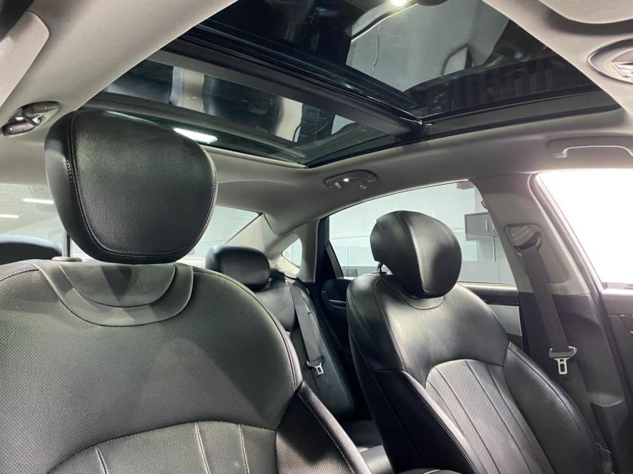 2016 Hyundai Genesis PREMIUM AWD Photo14