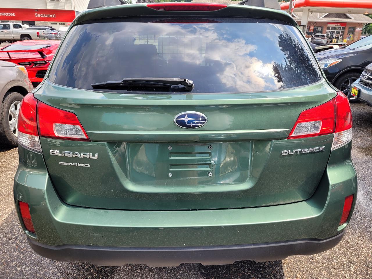 2011 Subaru Outback 4dr Wgn H4 Auto 2.5i Prem 1-Owner Finance Trade OK Photo3