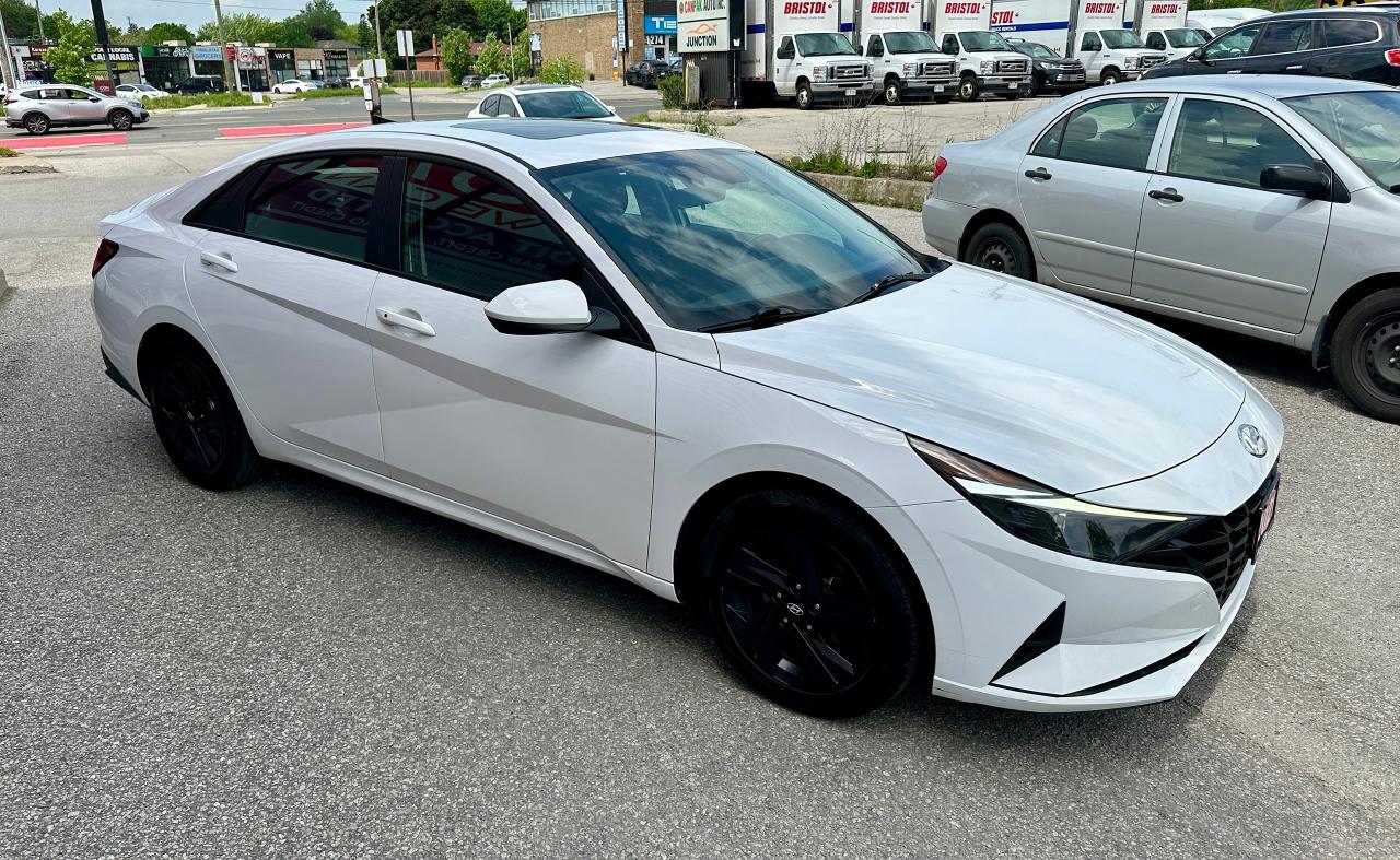 2021 Hyundai Elantra Preferred IVT w/Sun & Tech Package Photo3
