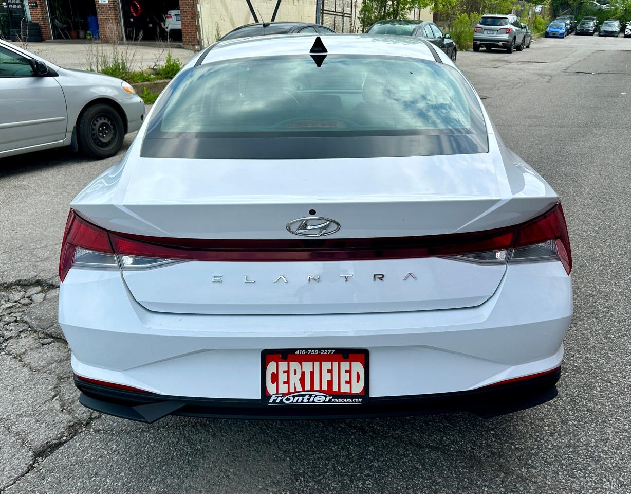 2021 Hyundai Elantra Preferred IVT w/Sun & Tech Package Photo4