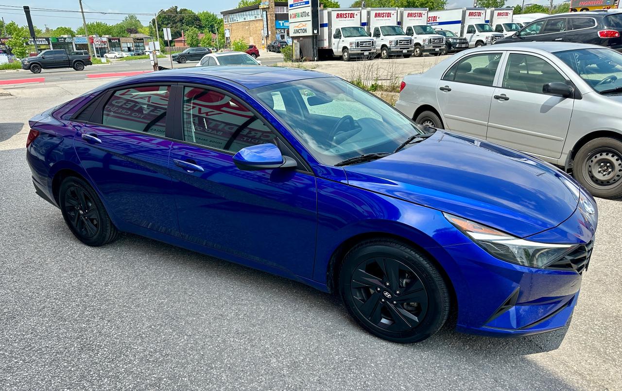 2022 Hyundai Elantra Preferred IVT w/Sun & Tech Package Photo3