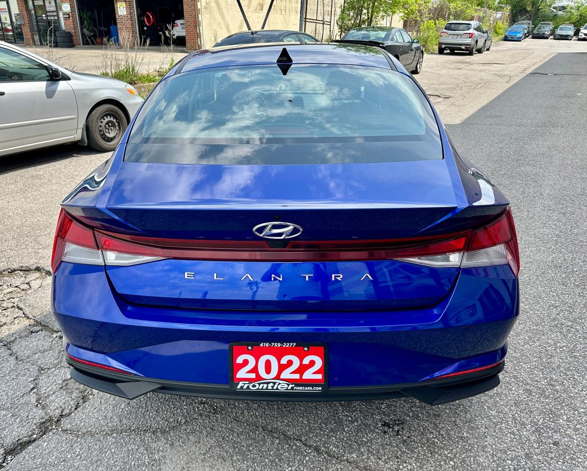 2022 Hyundai Elantra Preferred IVT w/Sun & Tech Package Photo4