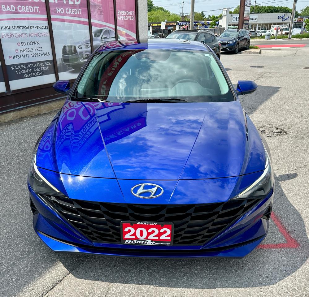 2022 Hyundai Elantra Preferred IVT w/Sun & Tech Package Photo2