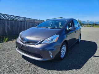 Used 2014 Toyota Prius v  for sale in Parksville, BC