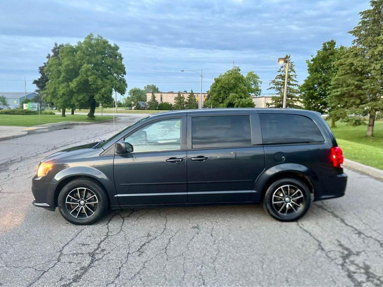 2014 Dodge Grand Caravan SXT - Safety Certified Photo3