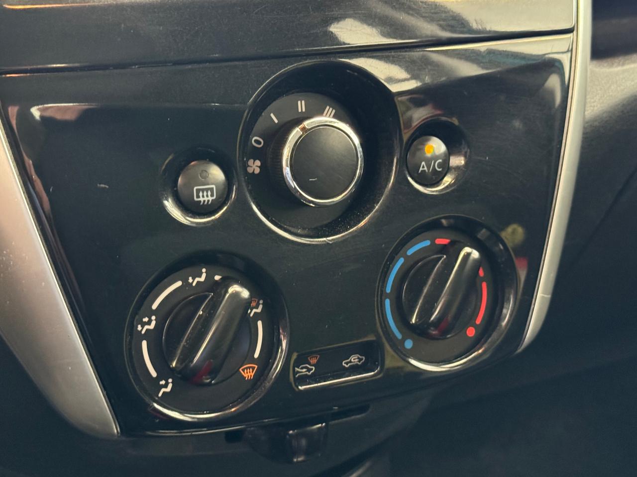 2016 Nissan Versa Note SV+Camera+A/C+Keyless Entry+CLEAN CARFAX - Photo #31