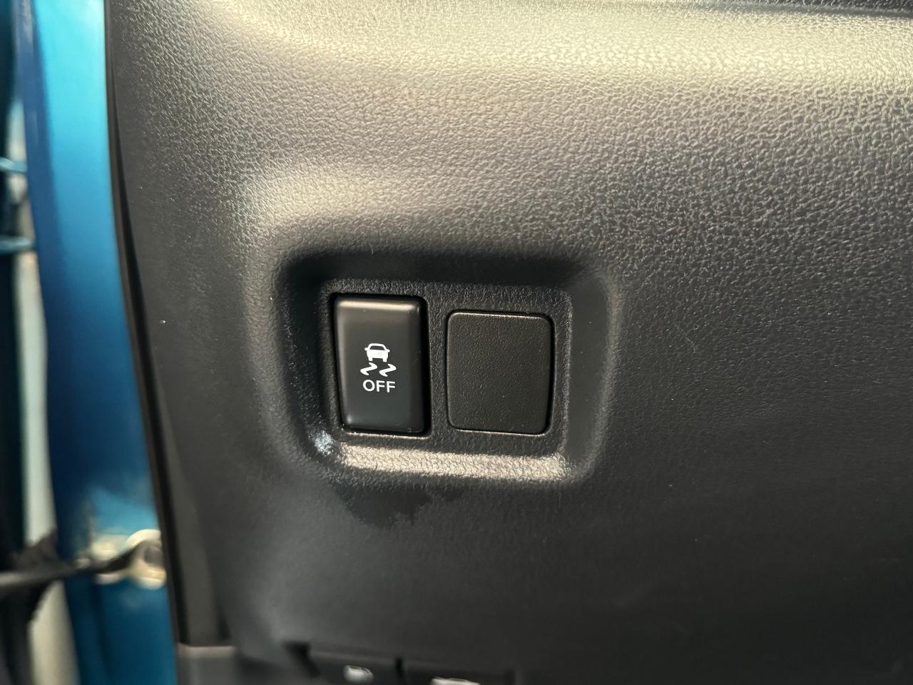 2016 Nissan Versa Note SV+Camera+A/C+Keyless Entry+CLEAN CARFAX - Photo #44