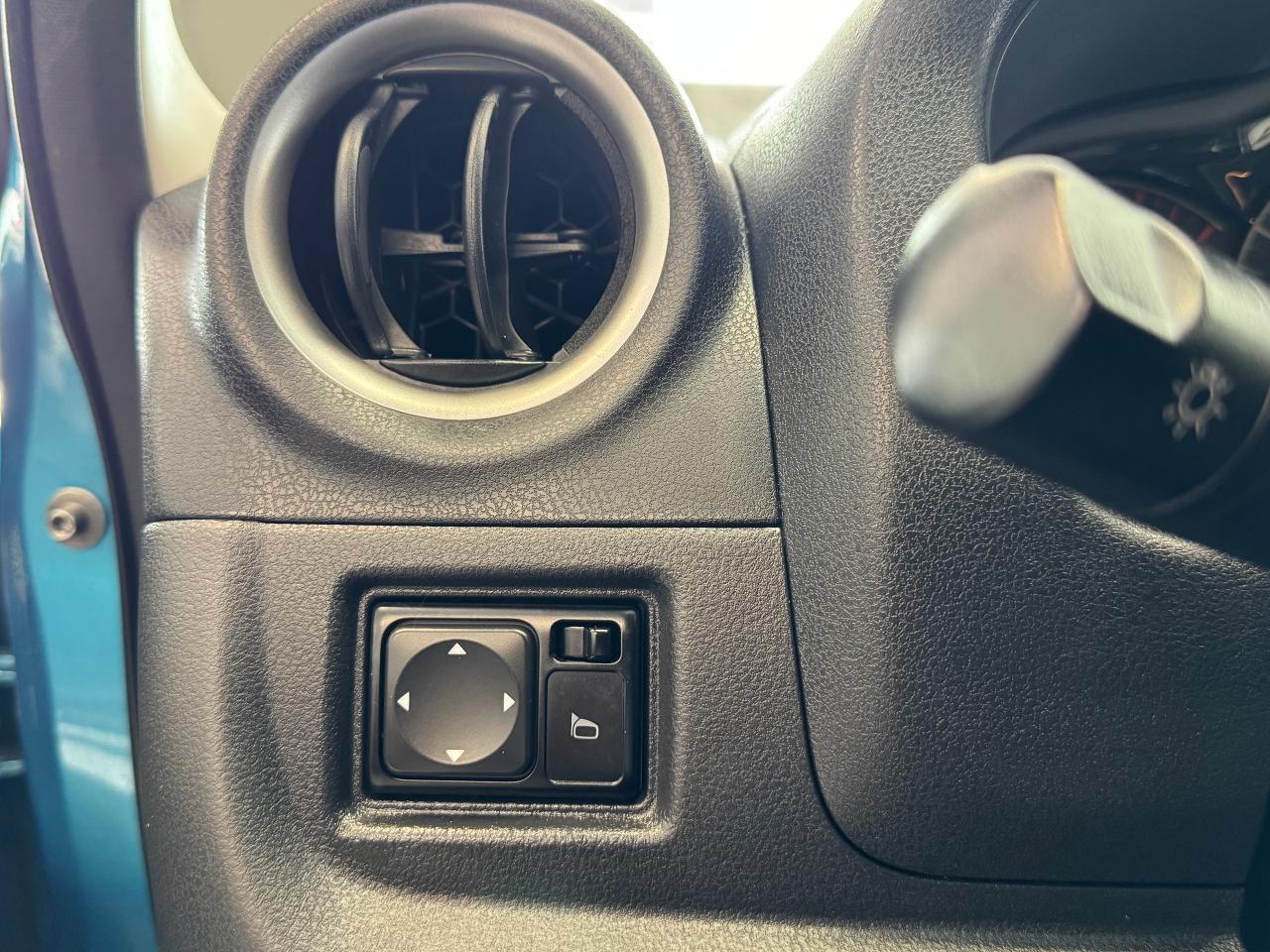 2016 Nissan Versa Note SV+Camera+A/C+Keyless Entry+CLEAN CARFAX - Photo #43