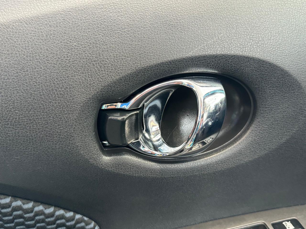 2016 Nissan Versa Note SV+Camera+A/C+Keyless Entry+CLEAN CARFAX - Photo #46