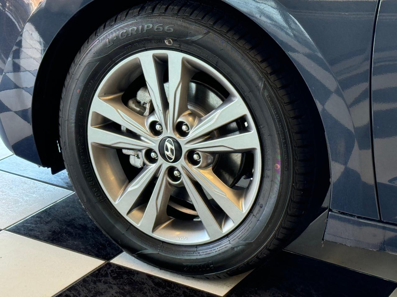 2017 Hyundai Elantra GL+New Tires+Brakes+Apple Play+Camera+CLEAN CARFAX - Photo #47