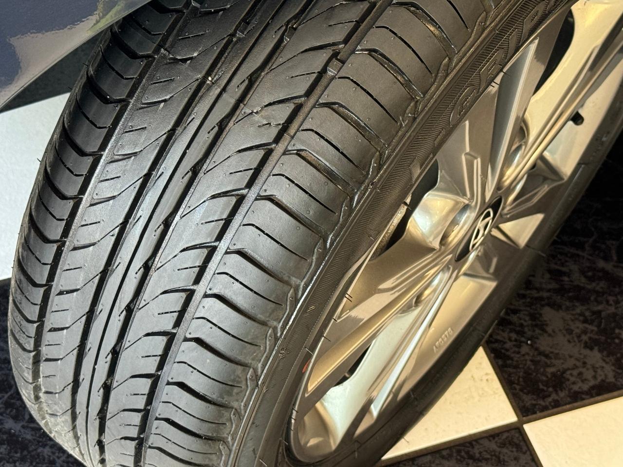 2017 Hyundai Elantra GL+New Tires+Brakes+Apple Play+Camera+CLEAN CARFAX - Photo #13