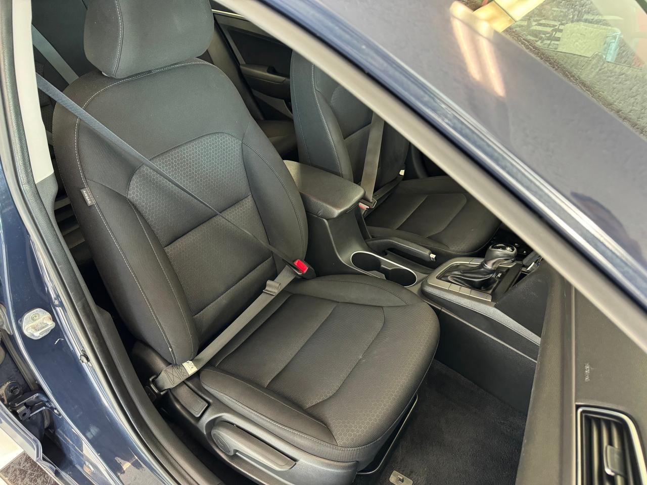 2017 Hyundai Elantra GL+New Tires+Brakes+Apple Play+Camera+CLEAN CARFAX - Photo #24
