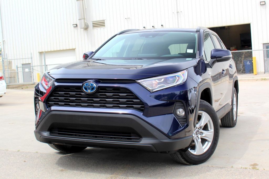 Used 2019 Toyota RAV4 Hybrid XLE - AWD - MOONROOF - NAV - LOW KMS - ACCIDENT FREE for Sale in Saskatoon, Saskatchewan
