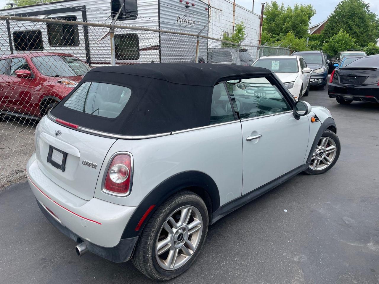 2012 MINI Cooper Convertible *CONVERTIBLE, LEATHER HEATED SEATS, SAFETY* Photo3