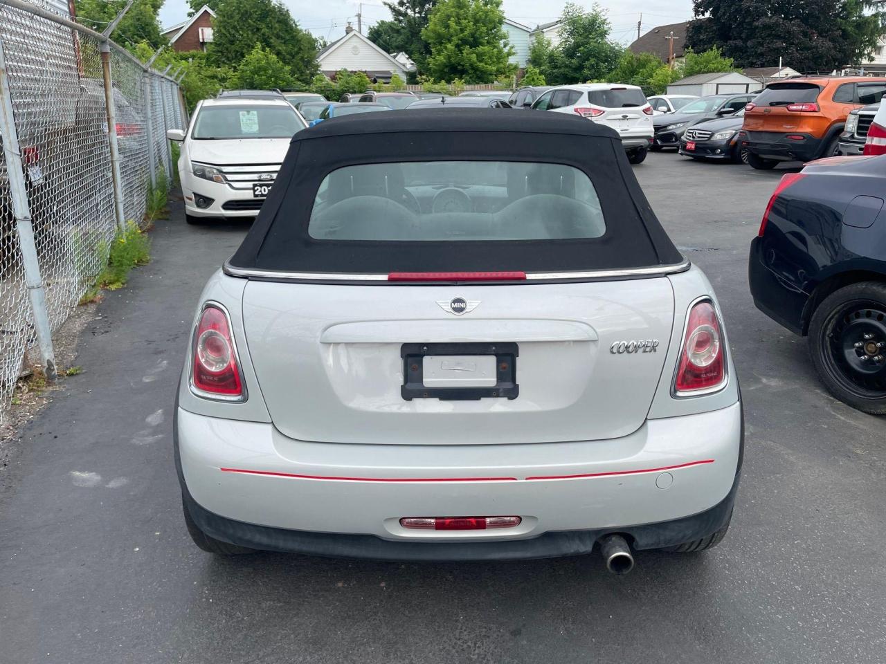 2012 MINI Cooper Convertible *CONVERTIBLE, LEATHER HEATED SEATS, SAFETY* Photo4