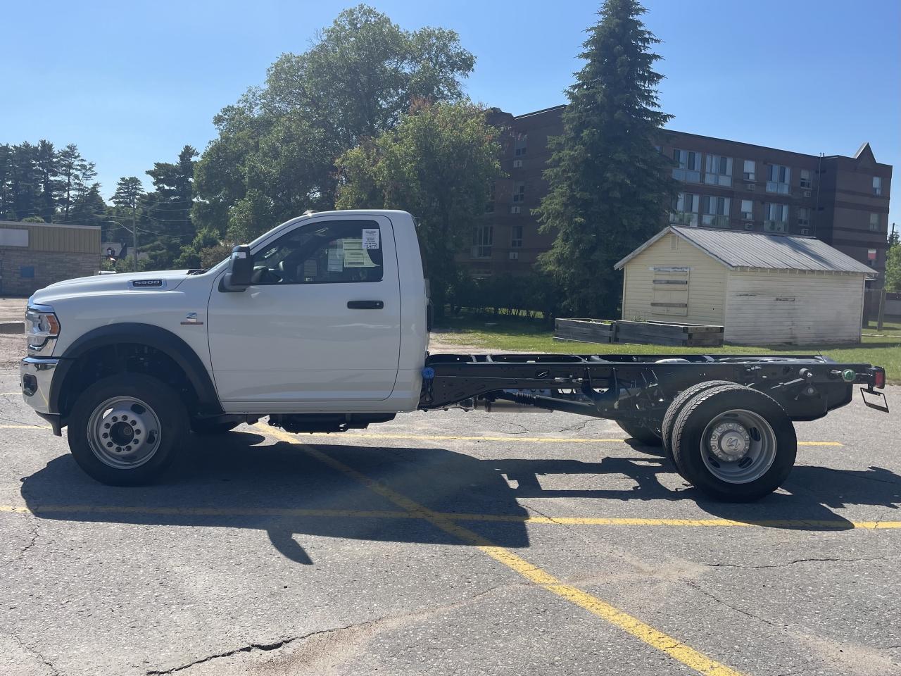 2024 RAM 5500 Tradesman Photo3