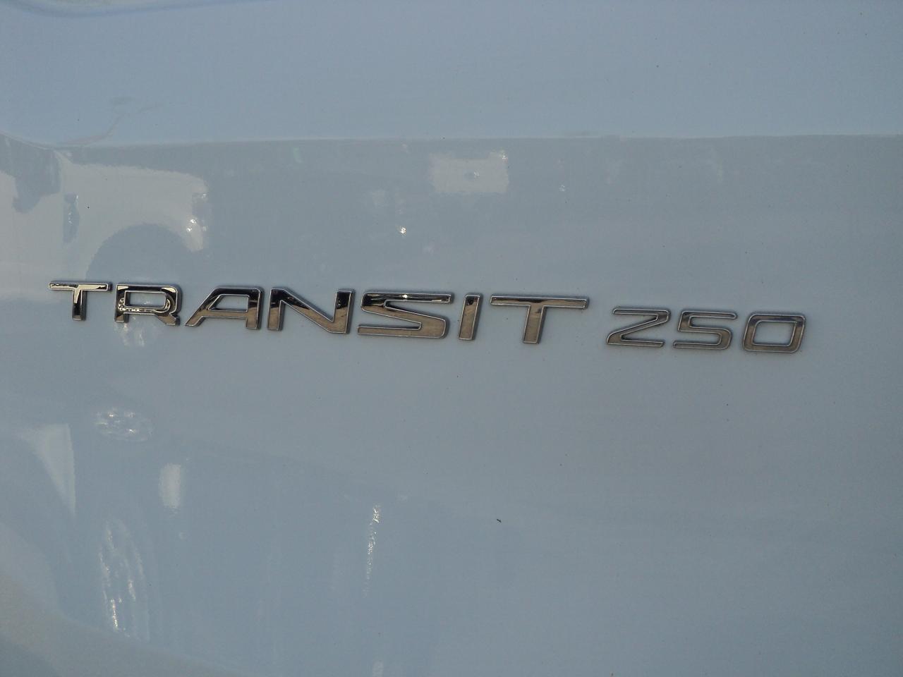 2022 Ford Transit T-250 CargoVan130"WB Med Roof3.5L6cyl 9070GVWR RWD - Photo #33