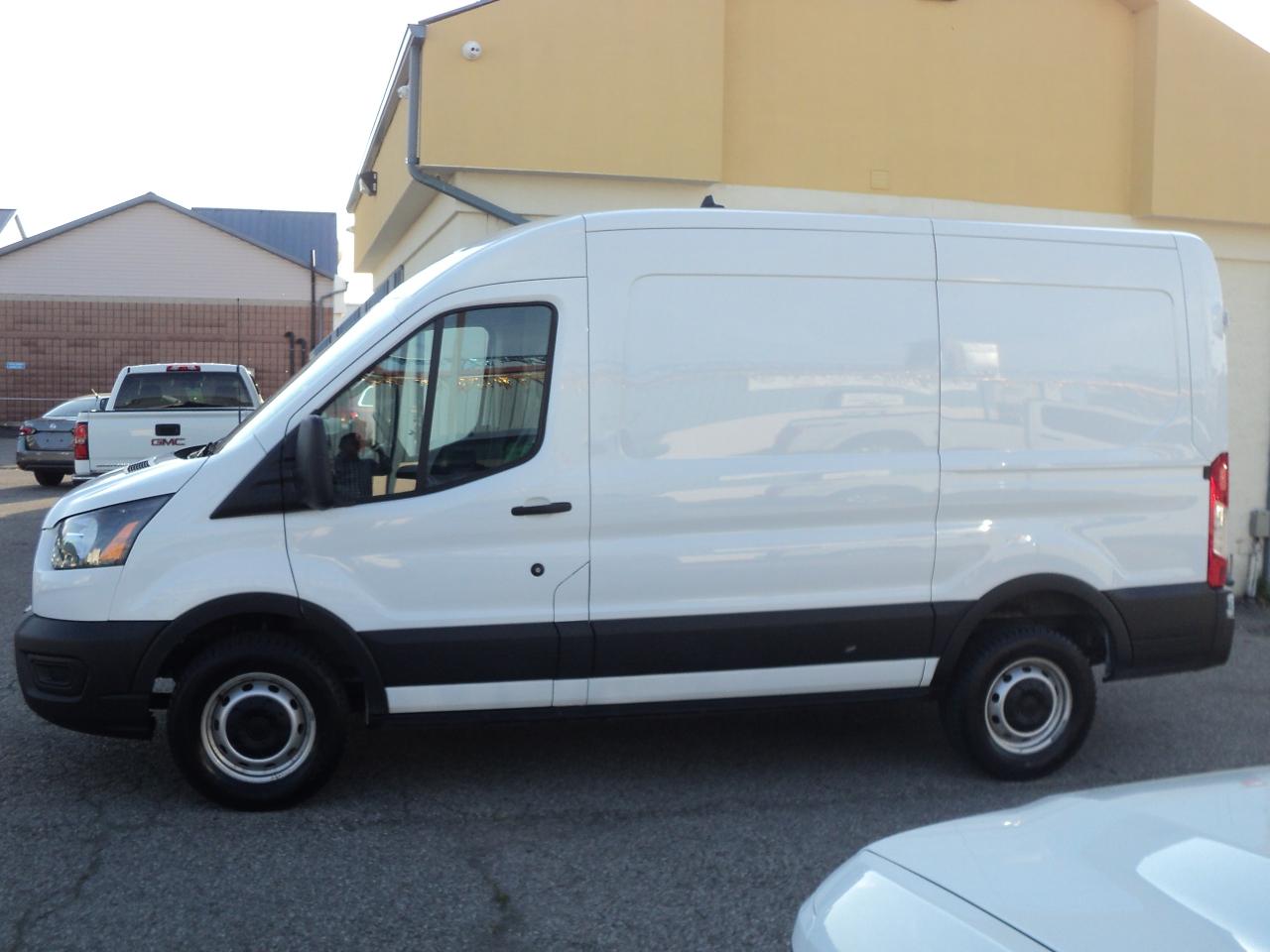 2022 Ford Transit T-250 CargoVan130"WB Med Roof3.5L6cyl 9070GVWR RWD - Photo #8