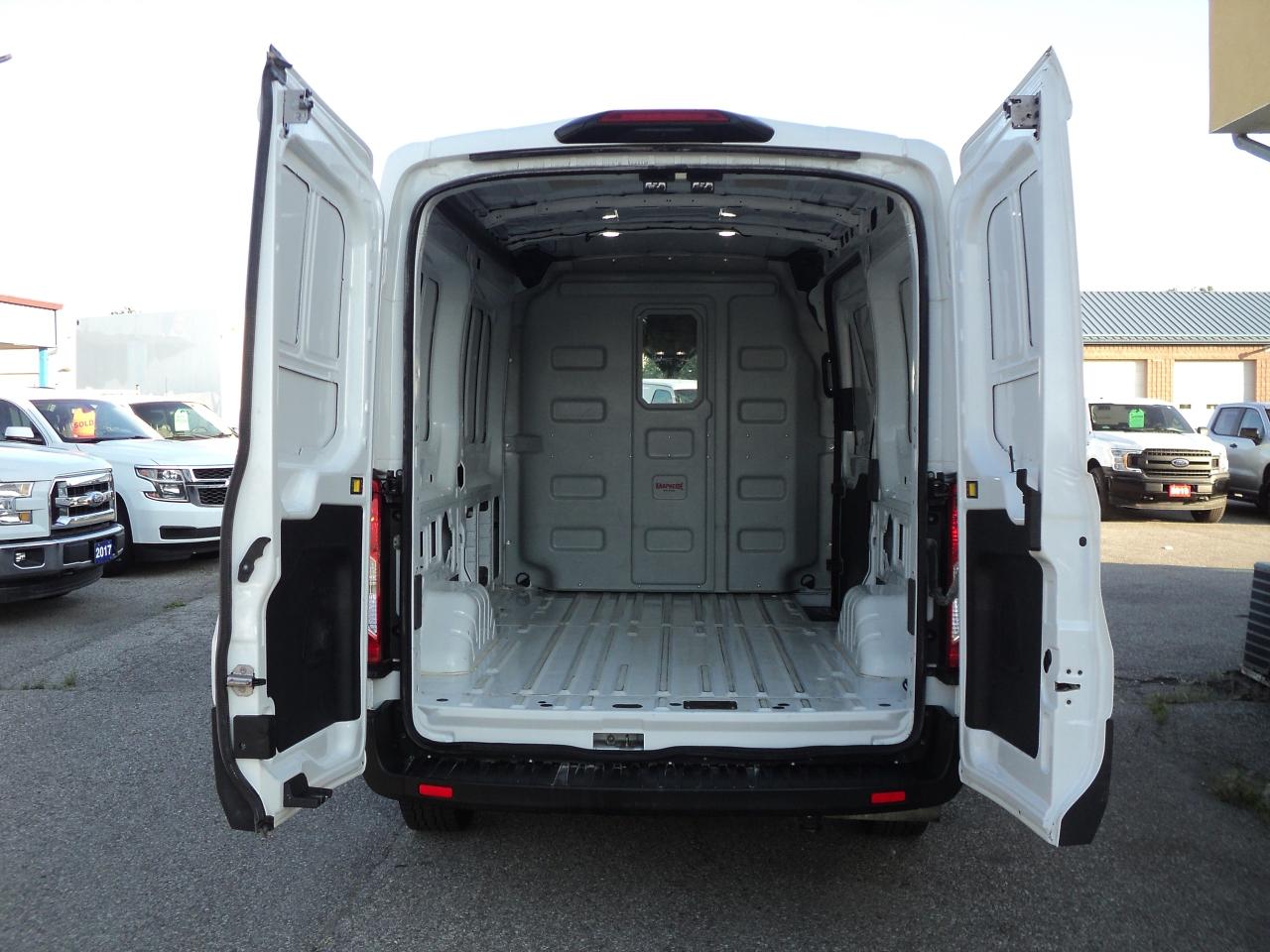 2022 Ford Transit T-250 CargoVan130"WB Med Roof3.5L6cyl 9070GVWR RWD - Photo #20
