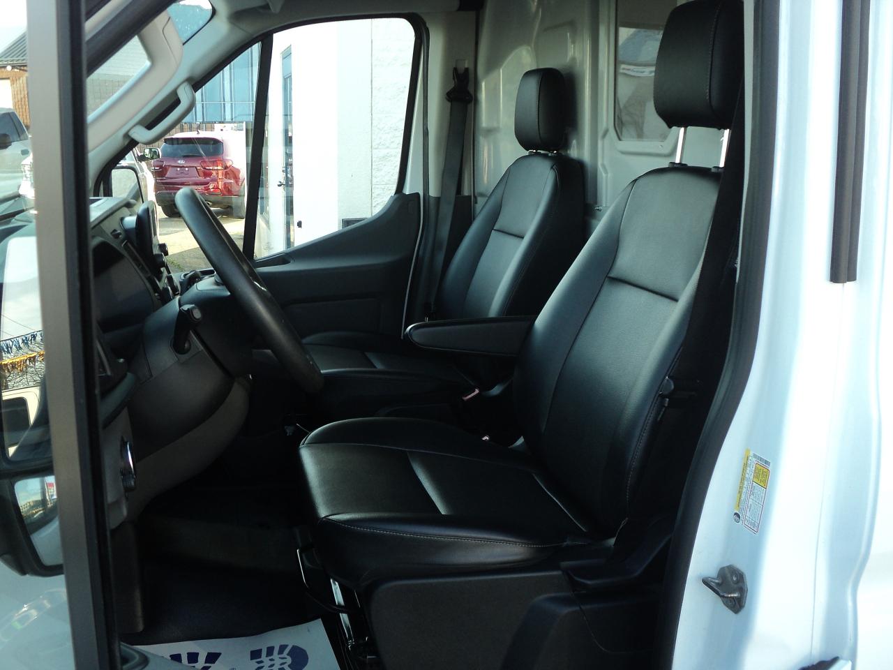 2022 Ford Transit T-250 CargoVan130"WB Med Roof3.5L6cyl 9070GVWR RWD - Photo #18