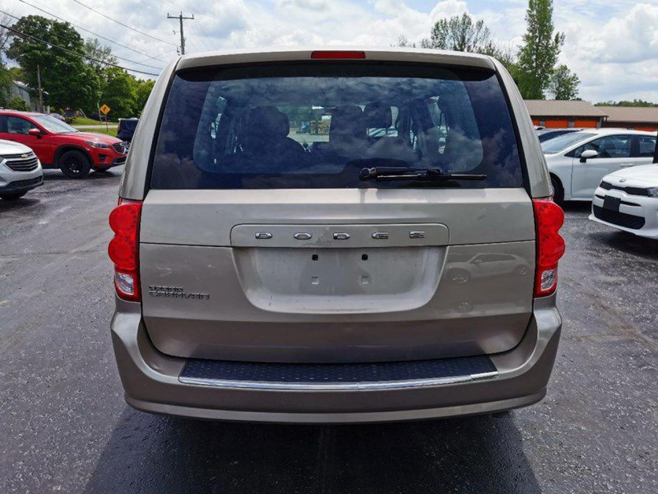 2016 Dodge Grand Caravan SE - Photo #4