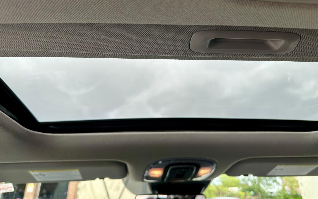 2022 Hyundai Elantra Preferred IVT w/Sun & Tech Package Photo