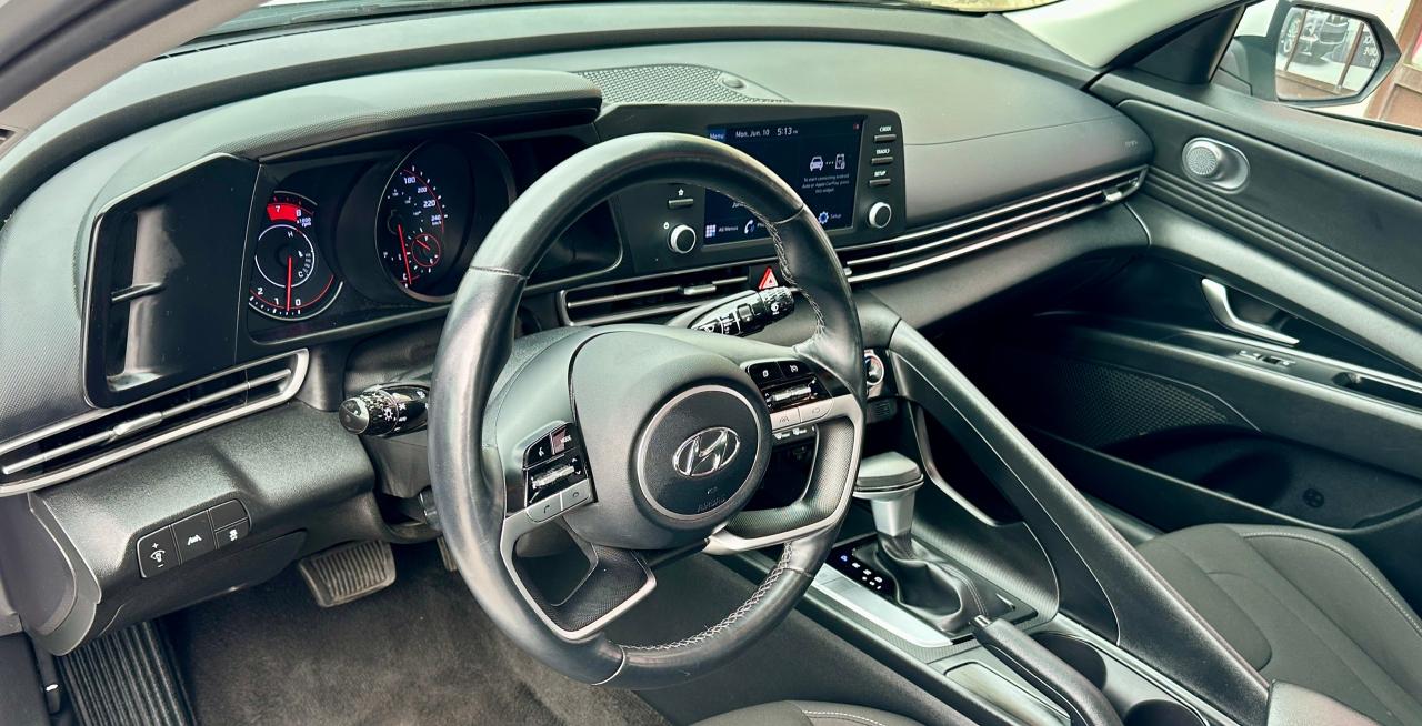 2022 Hyundai Elantra Preferred IVT w/Sun & Tech Package Photo