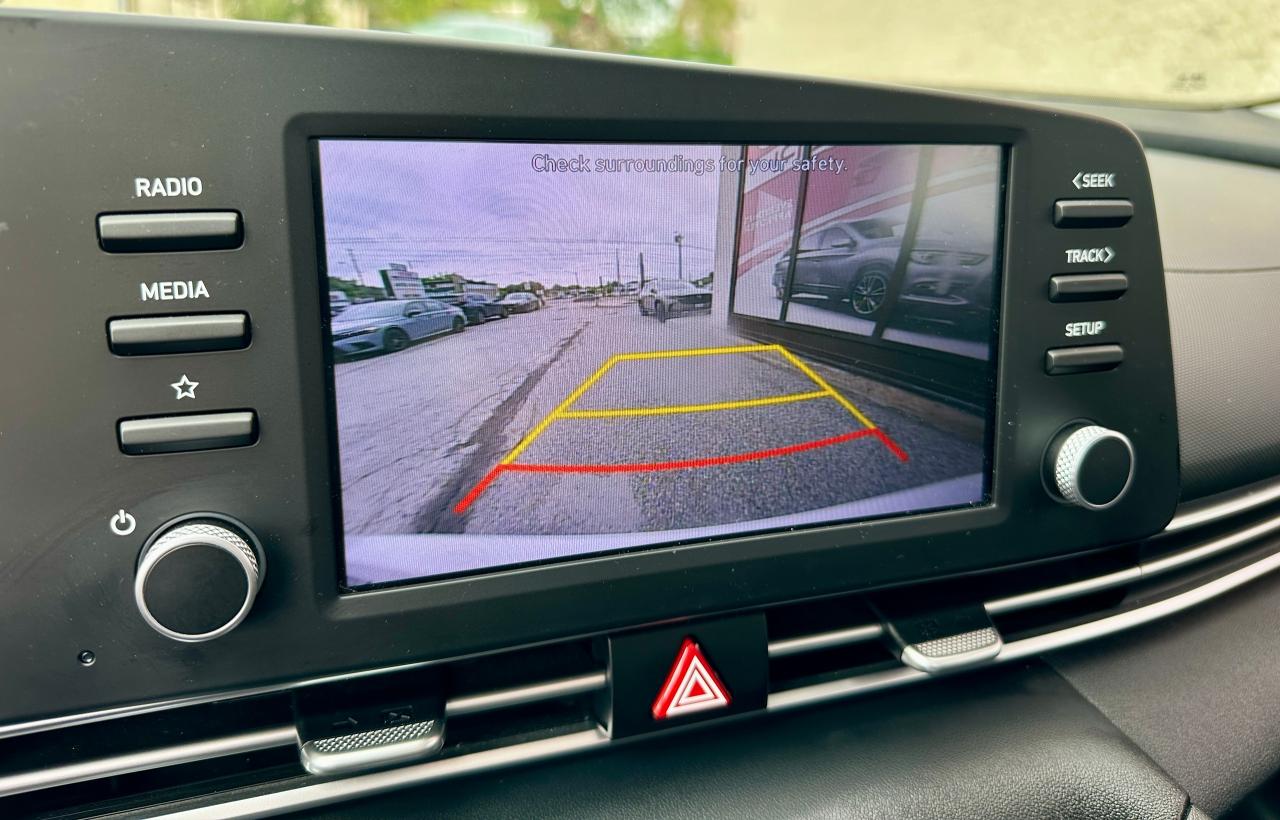 2022 Hyundai Elantra Preferred IVT w/Sun & Tech Package Photo