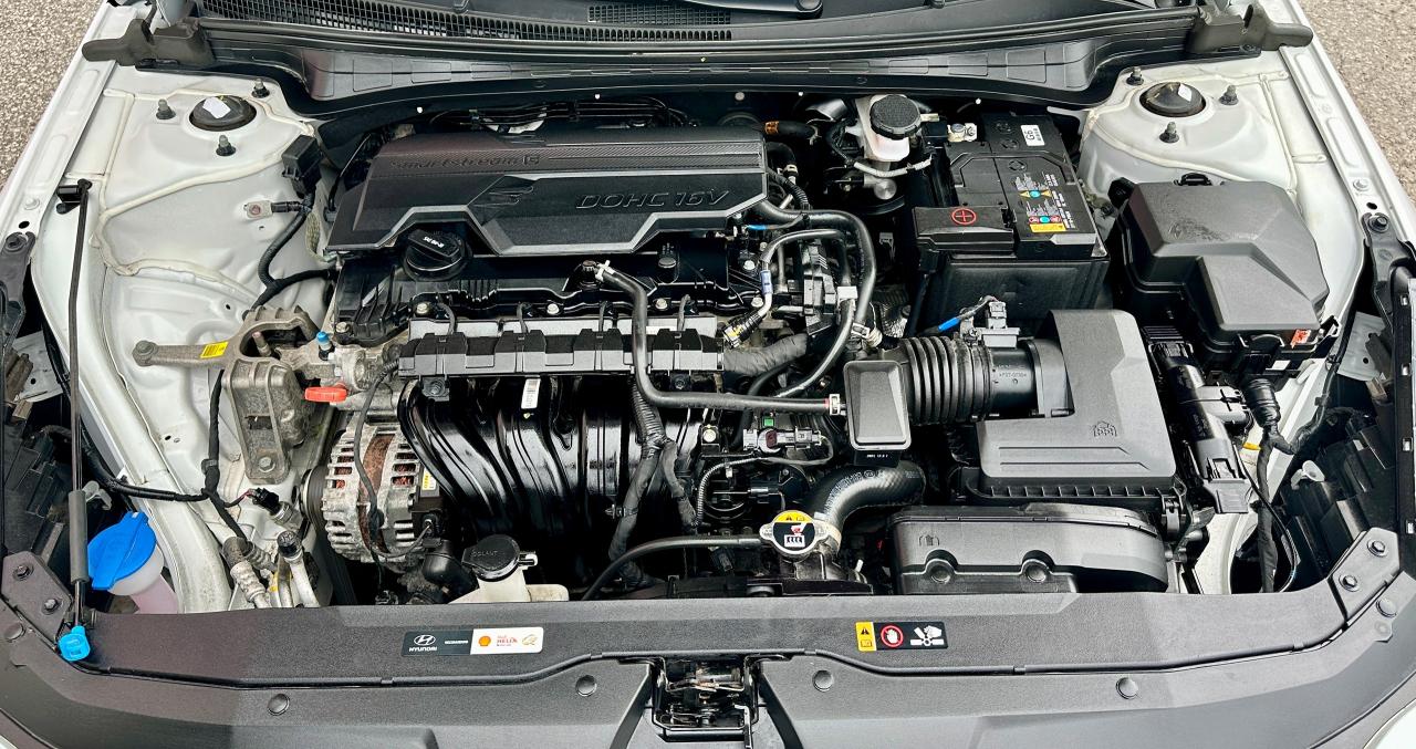 2022 Hyundai Elantra Preferred IVT w/Sun & Tech Package Photo