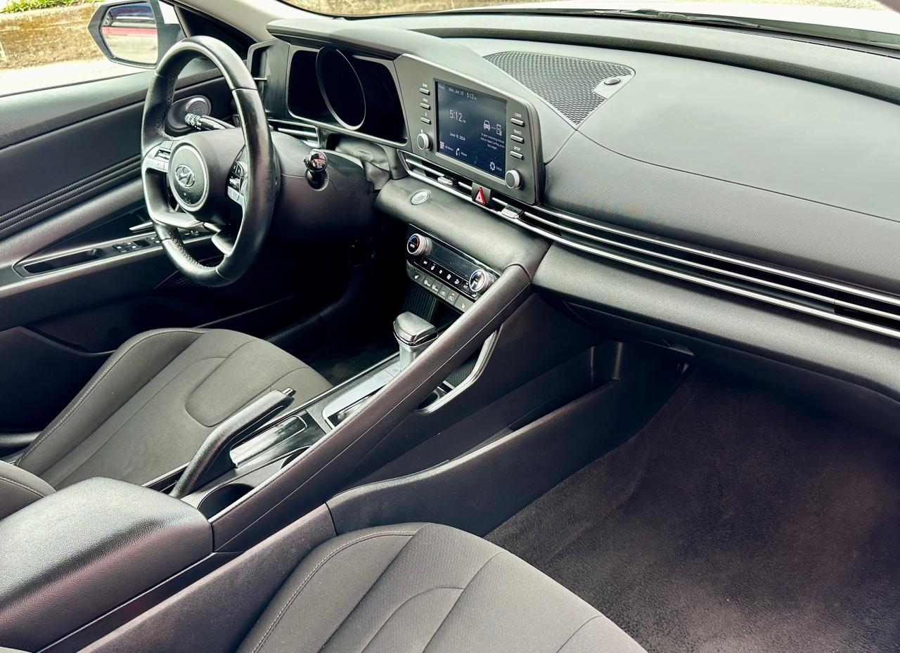 2022 Hyundai Elantra Preferred IVT w/Sun & Tech Package Photo