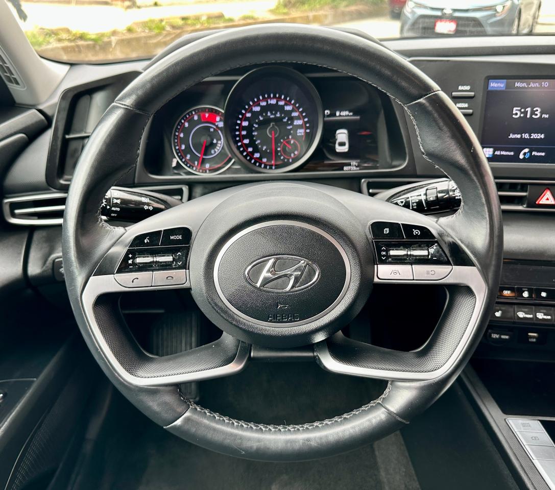 2022 Hyundai Elantra Preferred IVT w/Sun & Tech Package Photo