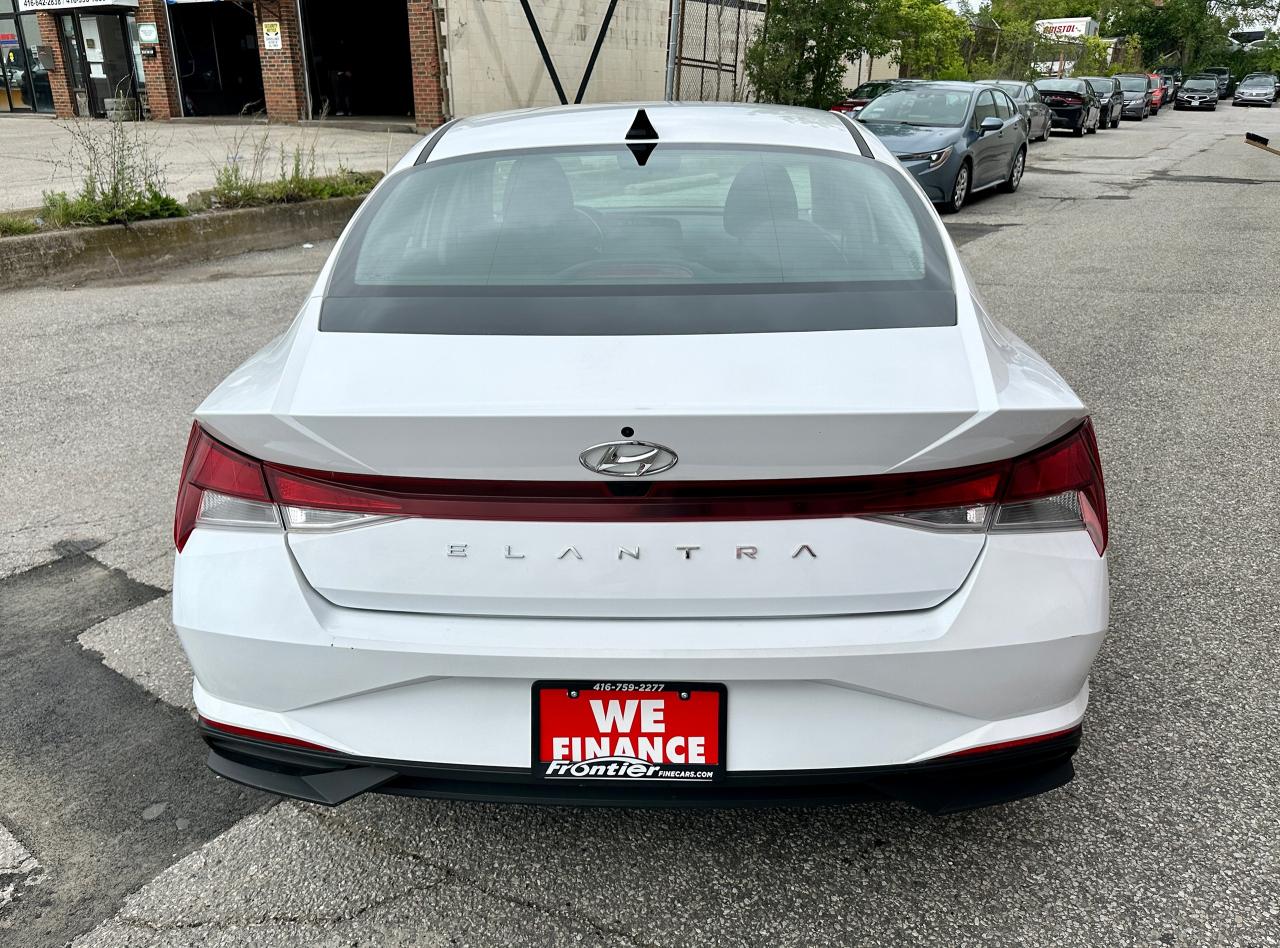 2022 Hyundai Elantra Preferred IVT w/Sun & Tech Package Photo4