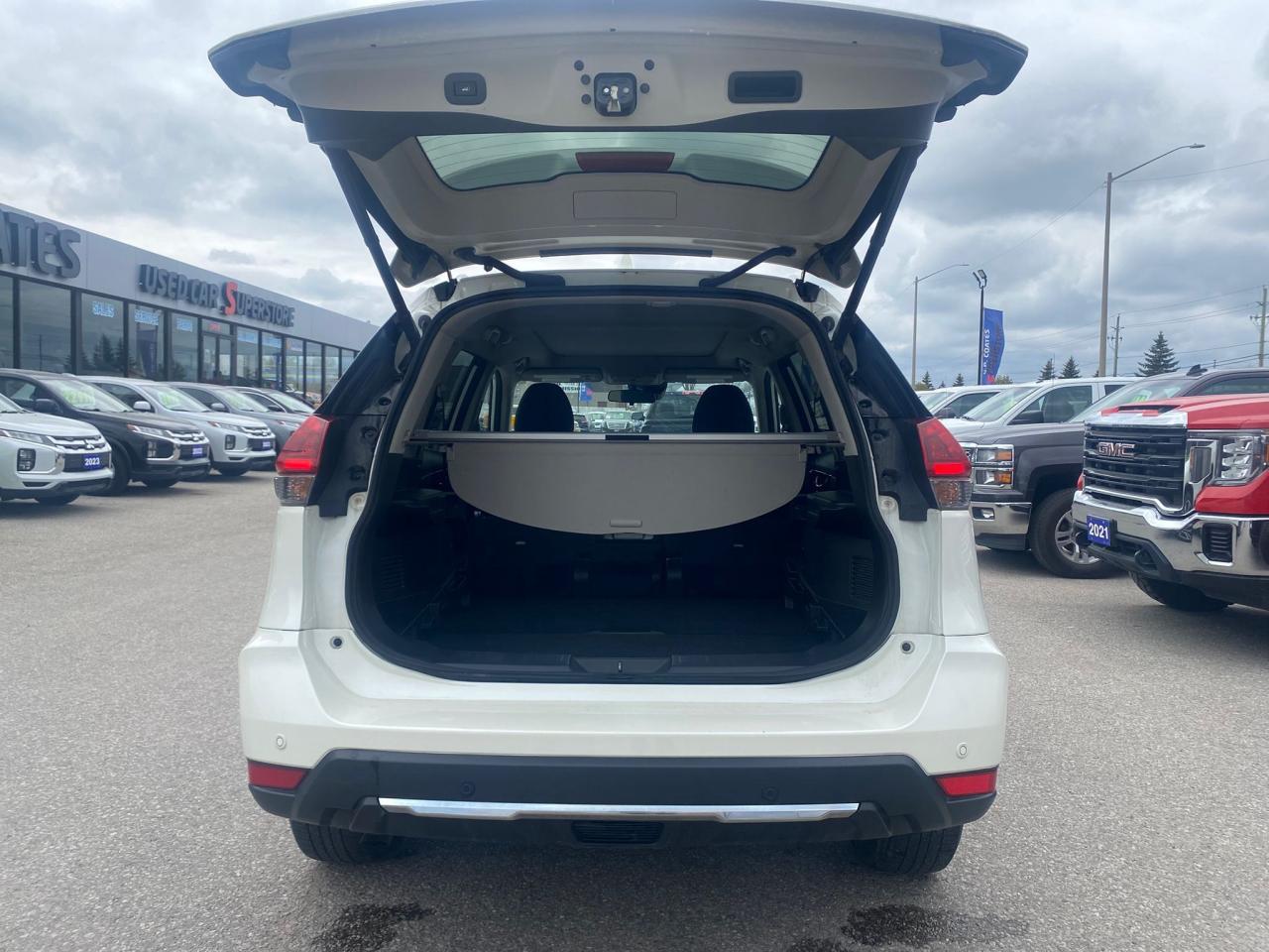 2019 Nissan Rogue AWD SV ~Bluetooth ~Backup Cam ~NAV ~Heated Seats Photo4