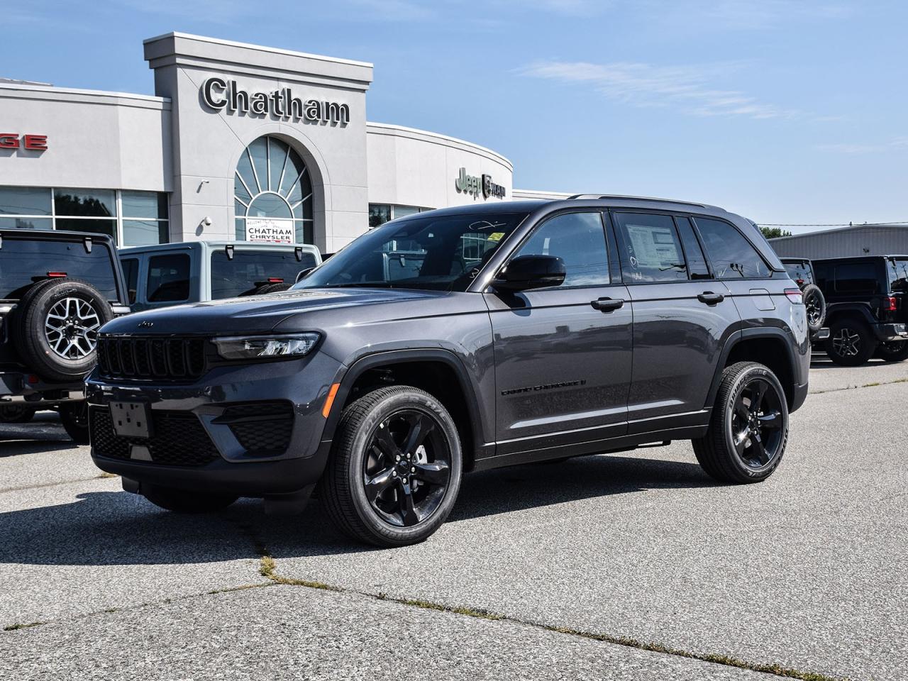 New 2024 Jeep Grand Cherokee Laredo for sale in Chatham, ON