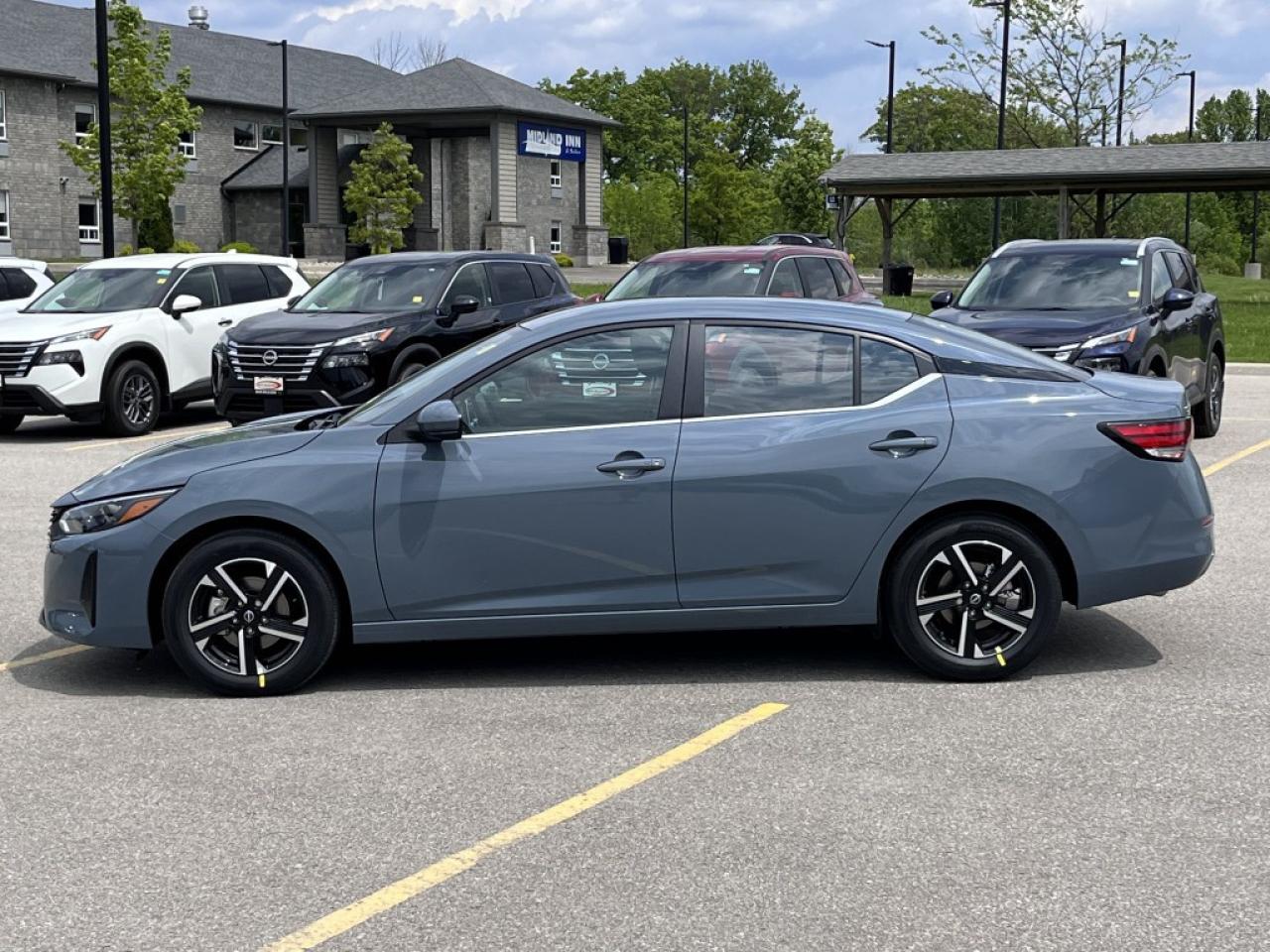 2024 Nissan Sentra SV CVT Photo2