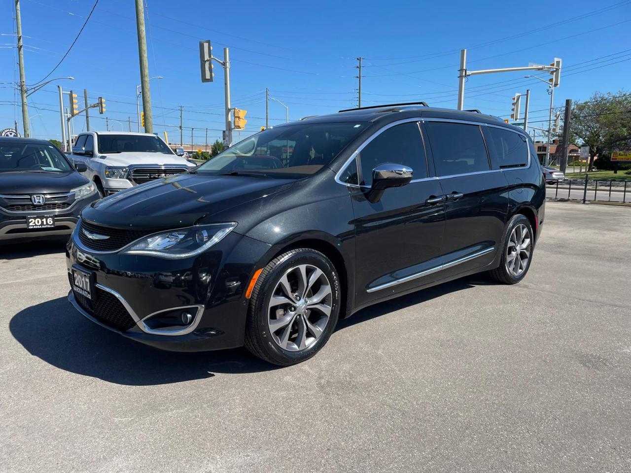 2017 Chrysler Pacifica AUTO LIMITED NAVIGATION BACKUP LANEKEEP SUNROOF Photo3