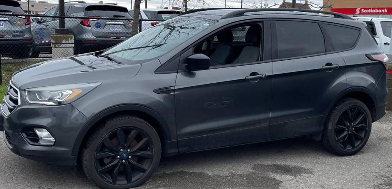2017 Ford Escape SE - Low Km's Factory Nav & Rev Cam - Photo #1