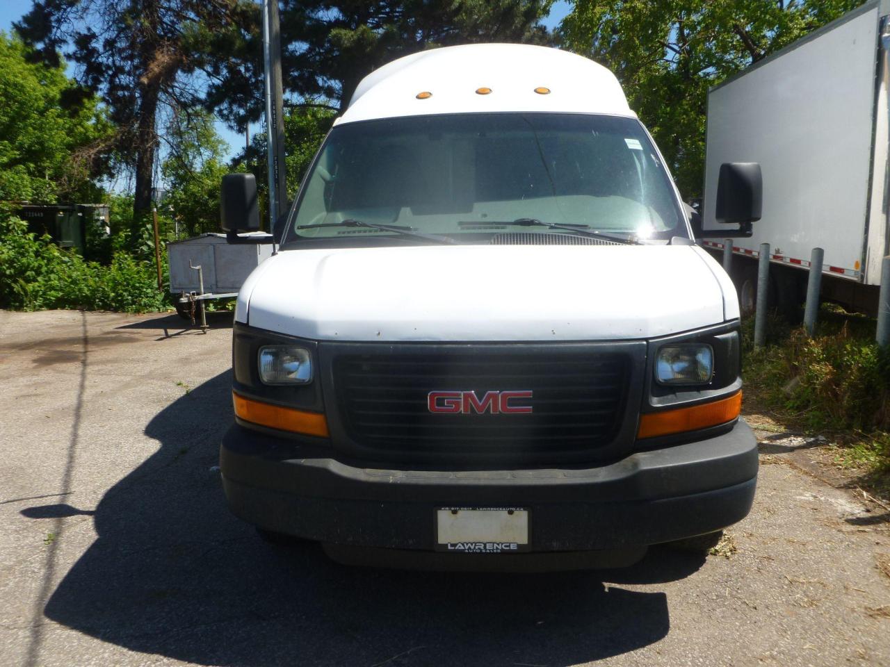 2015 GMC Savana  - Photo #2