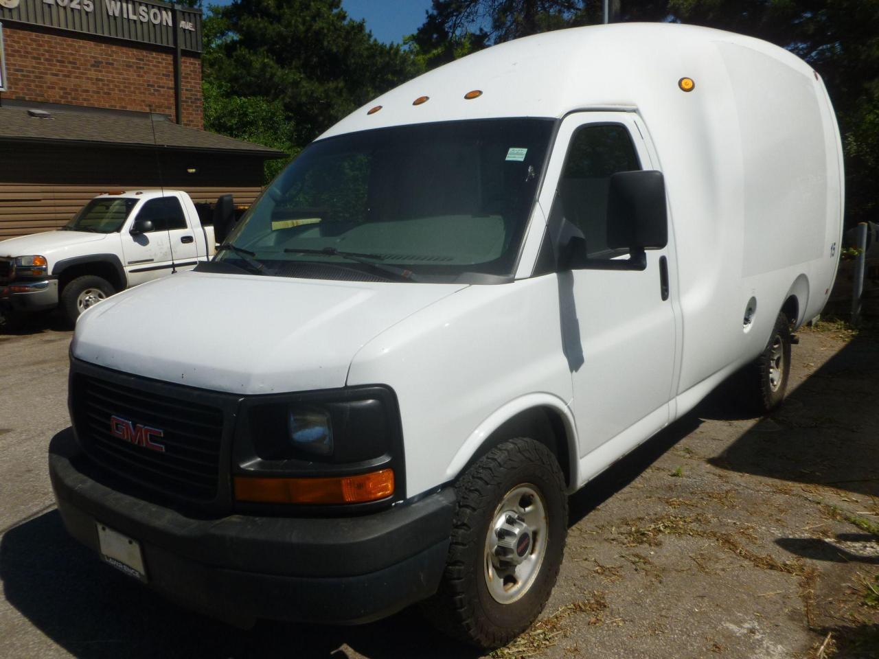 2015 GMC Savana  Photo2