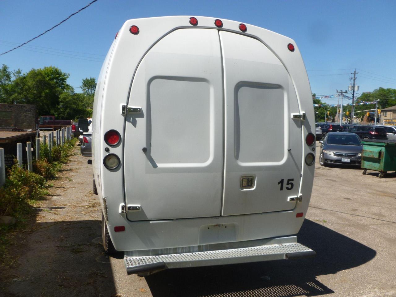 2015 GMC Savana  Photo3