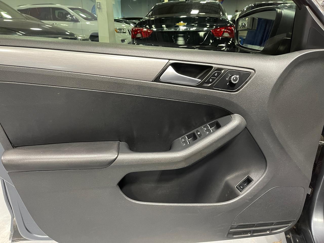 2013 Volkswagen Jetta 4dr 2.0T TDI DSG Highline Photo